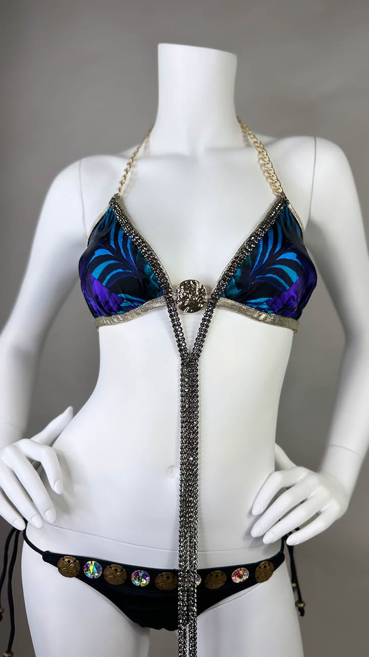 Paradise top bikini style with medallion