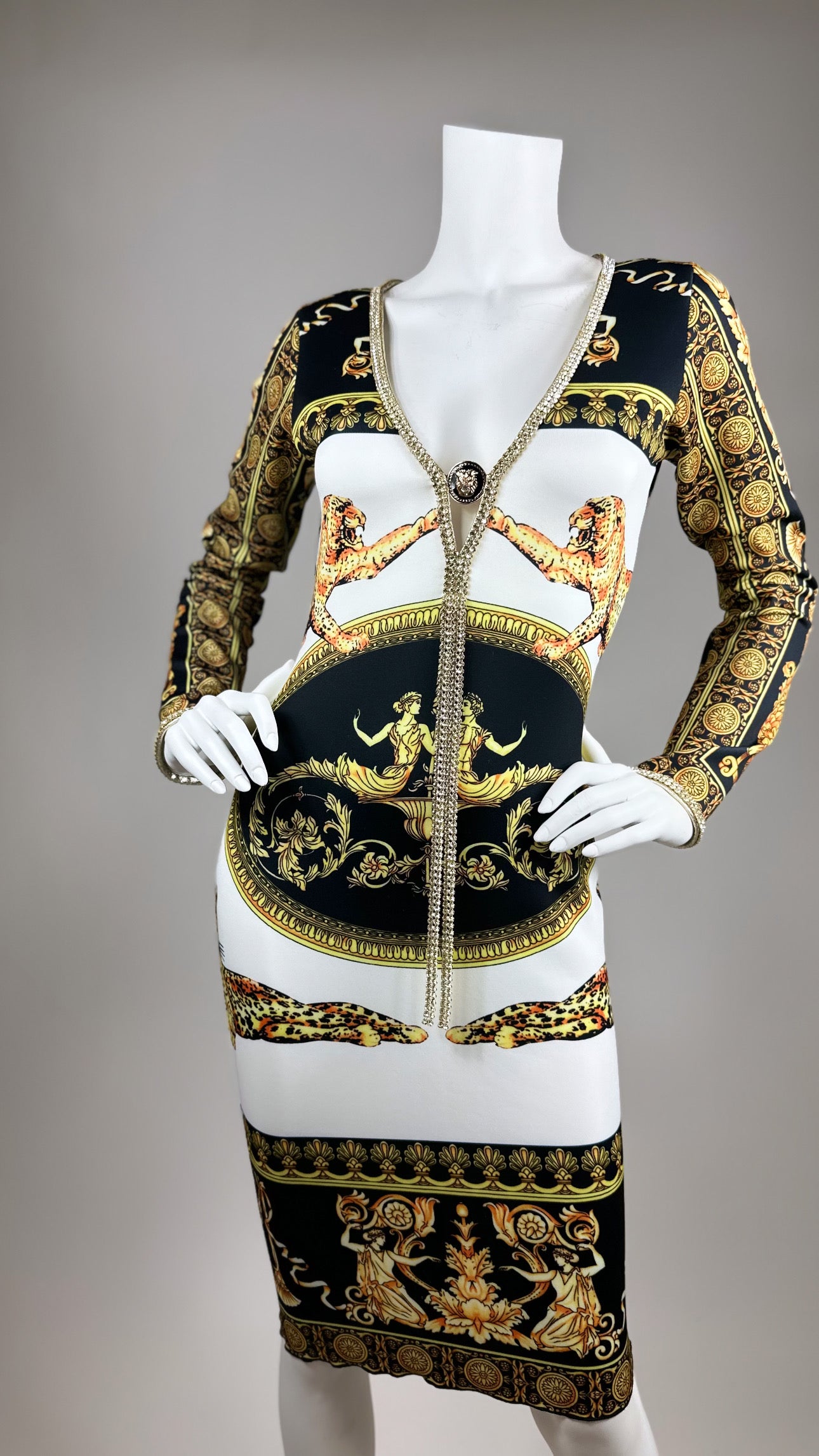 Club short dress with medallion and adjustable sides