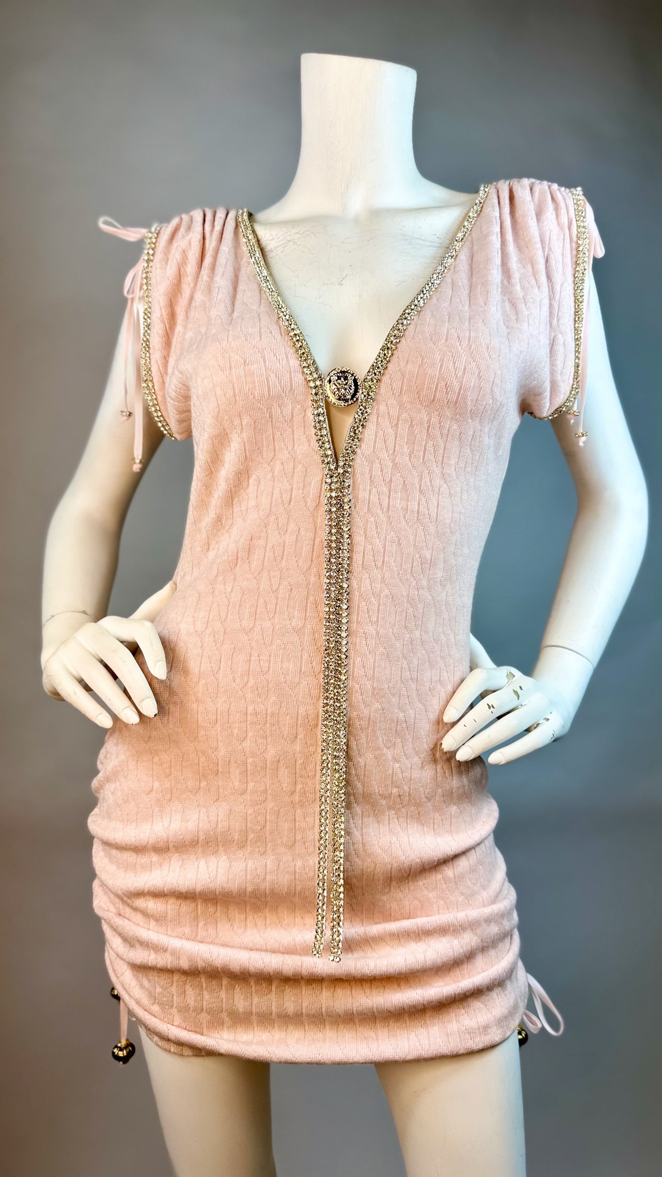 Troy short dress with medallion and adjustable sides