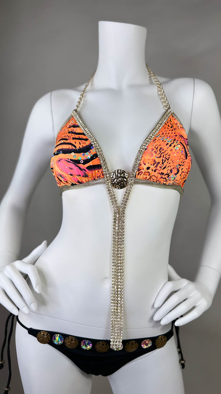 Paradise top bikini style with medallion
