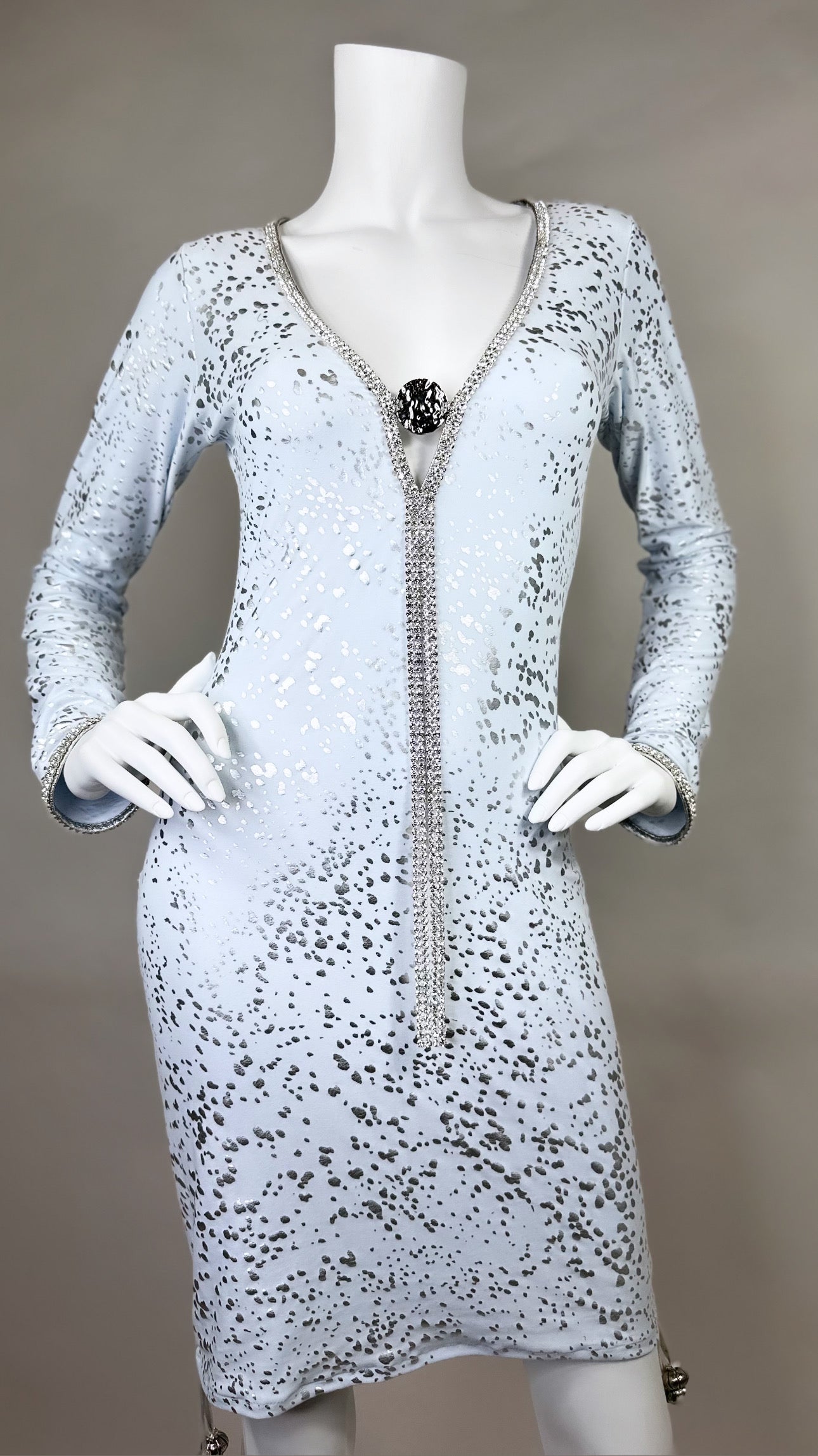 Club short dress with medallion and adjustable sides