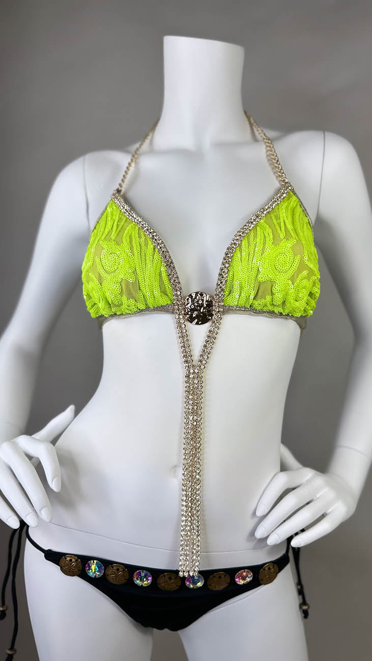 Paradise top bikini style with medallion