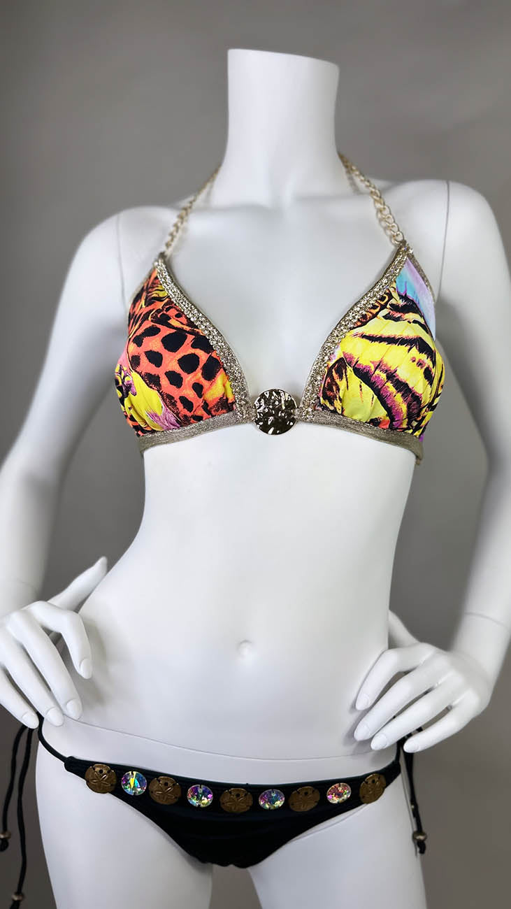 Paradise top bikini style with medallion