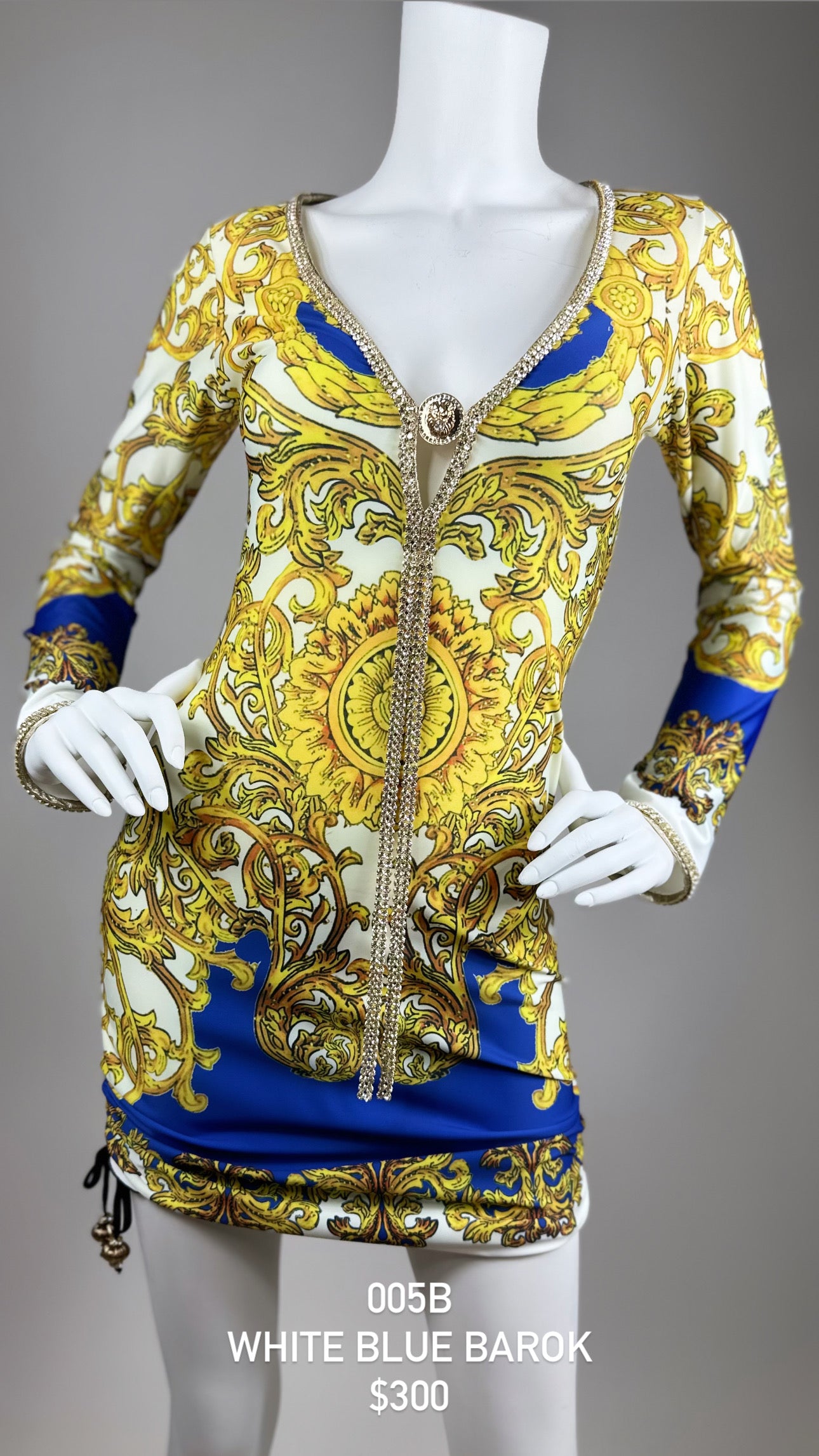 Club short dress with medallion and adjustable sides