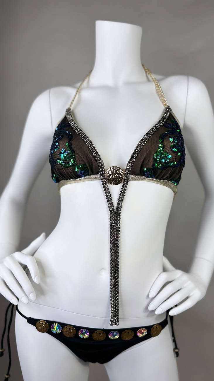 Paradise top bikini style with medallion