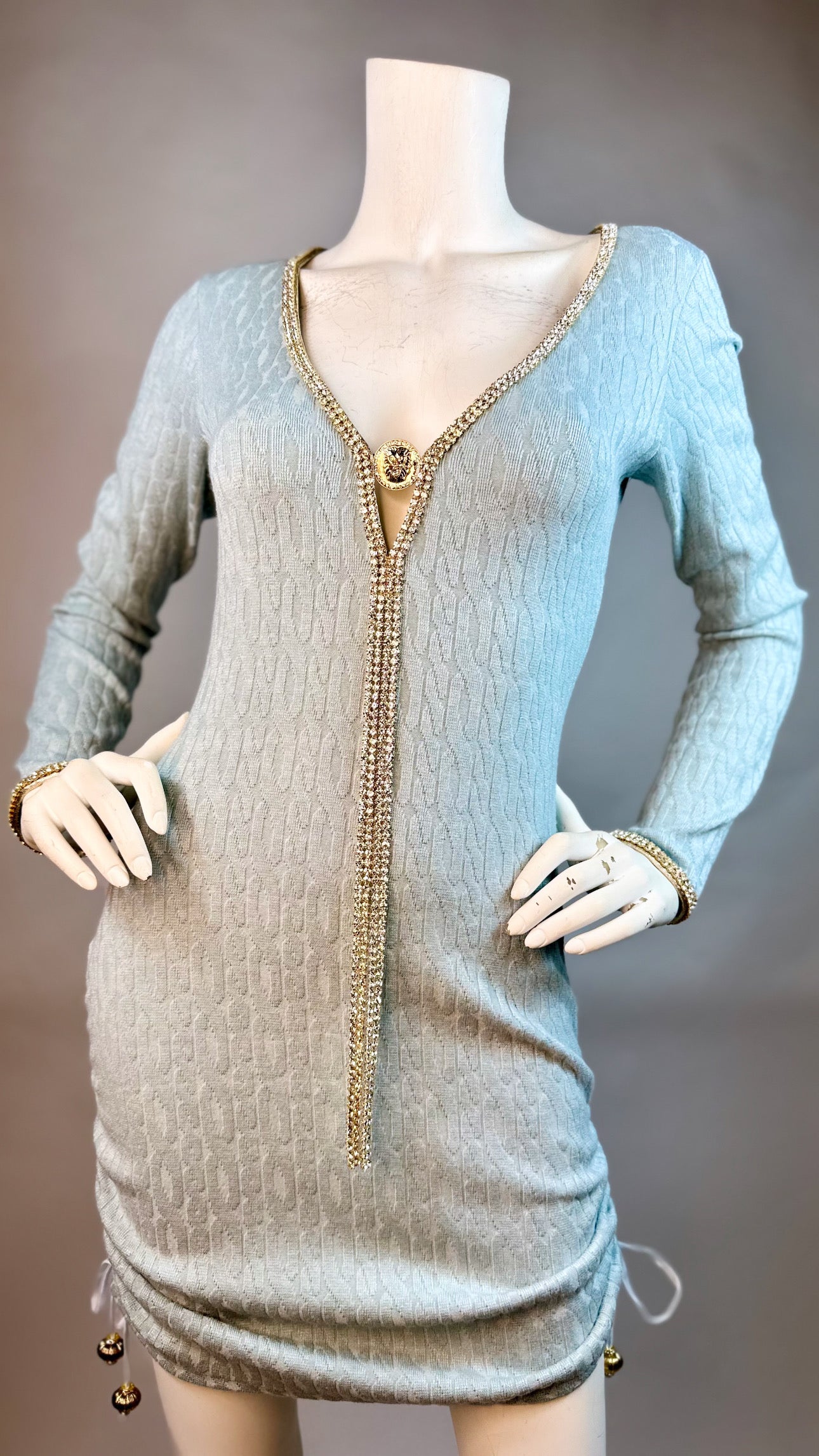 Club short dress with medallion and adjustable sides