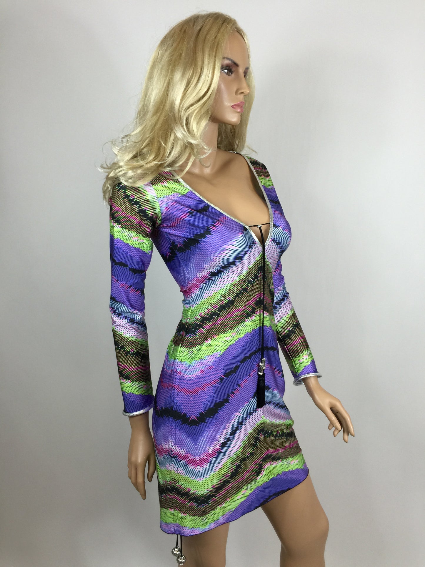 Club short dress with medallion and adjustable sides